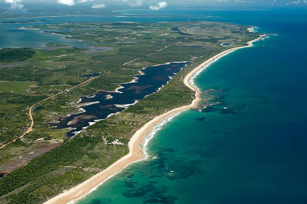 praia e lagoa do cassange peninsula de marau bahia