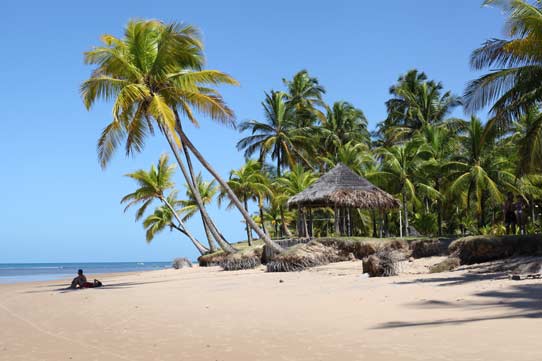 praia de saquaira peninsula de marau tour