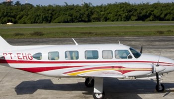 navajo twin turbo prop air taxi