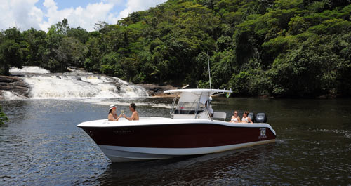 passeio de lancha rapida na baia de camamu